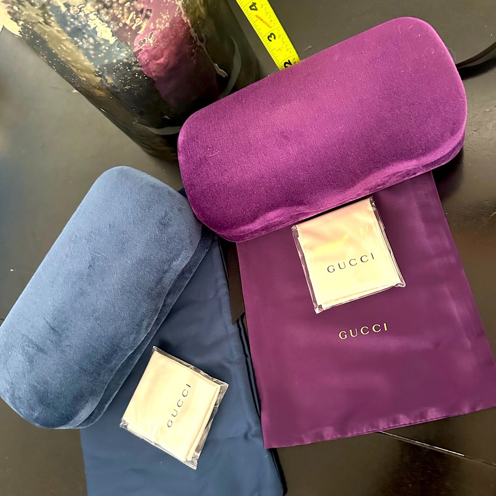 OVERSIZED GUCCI sunglasses velvet case. New, authentic.Satin bag, cleaning cloth
